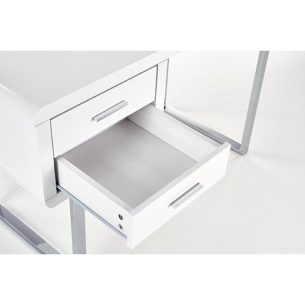 B30 desk 3