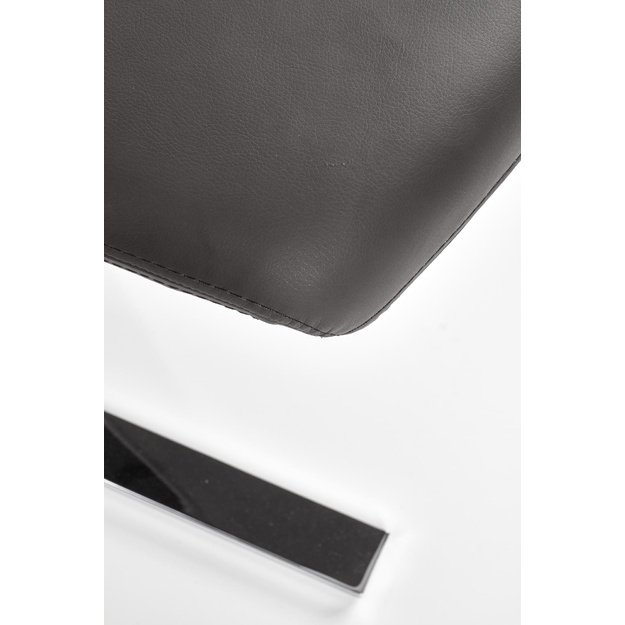 K188 chair color: black